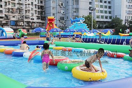 移動水上樂園